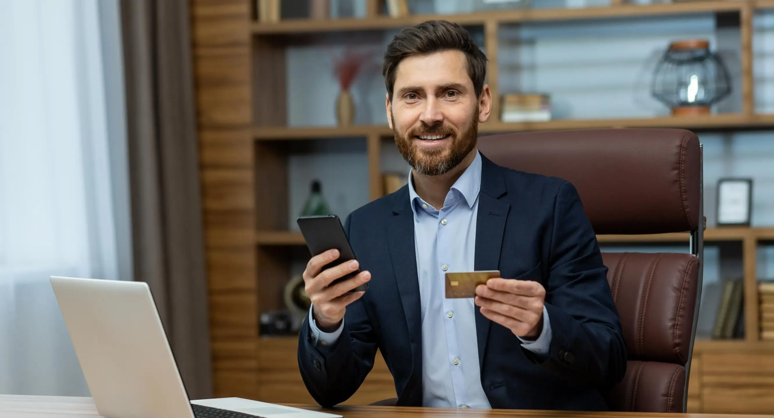 Digital Wallets vs Traditional Banking in 2025